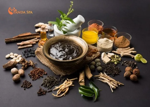 How to do a standard herbal head spa at the spa and correctly at home