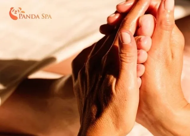 foot massage for pregnant women 14
