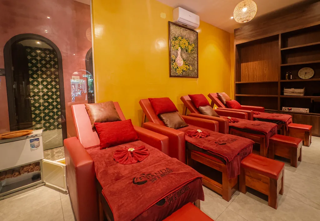massage co vai gay da nang 2