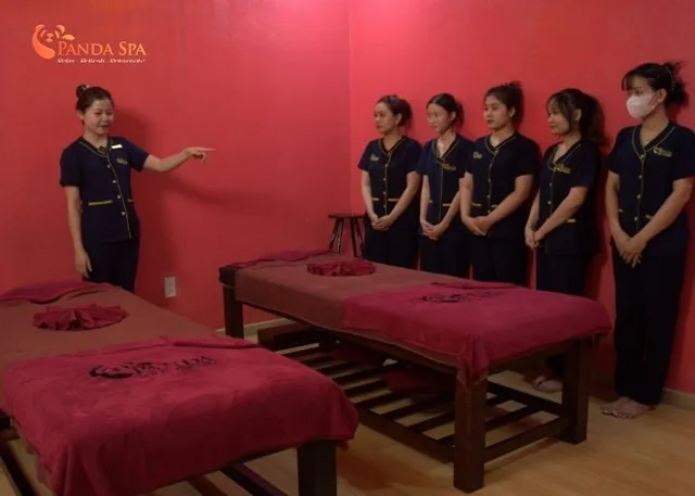 đội ngũ kỹ thuật viên massage