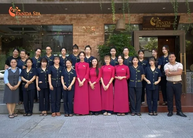 Đội Ngũ Kỹ Thuật Viên Massage: Các Chuyên Gia Lành Nghề Tại Panda Spa