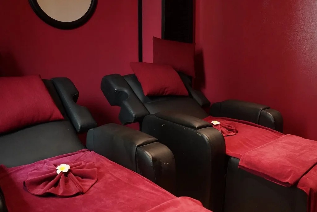Double treatment room with two beds side by side for couples