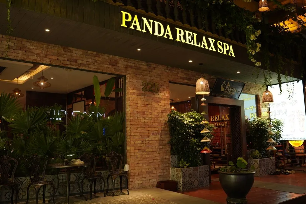 A spa in Da Nang still open and lit up late in the evening
