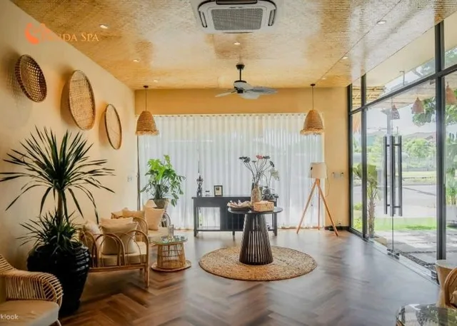 nearby women's hair wash salon