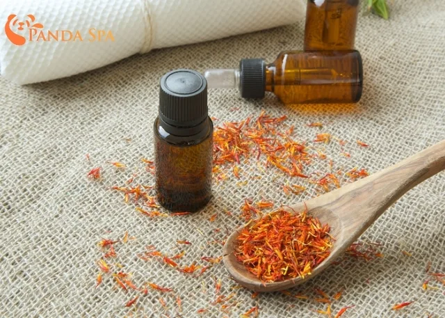 tinh dầu massage cổ vai gáy